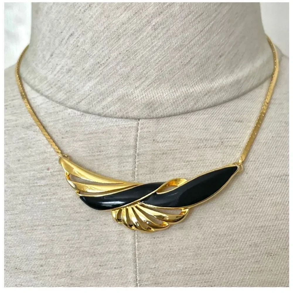 Gold tone and black vintage necklace